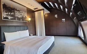 Meworld Hotel - Taipei Main Station